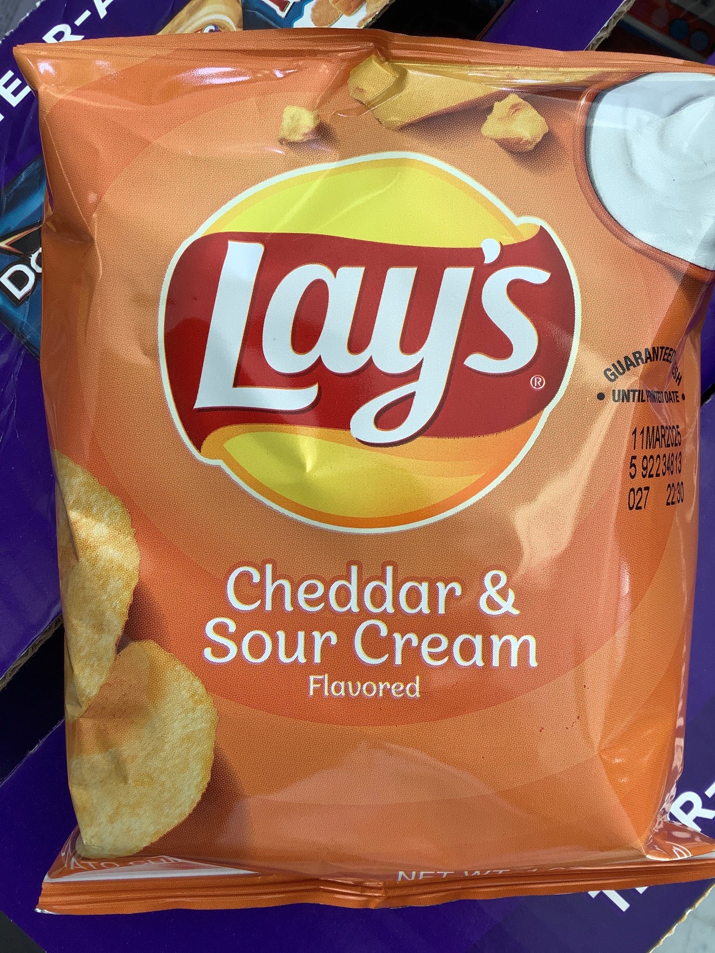 Lays Cheddar & Sour Cream 1 oz